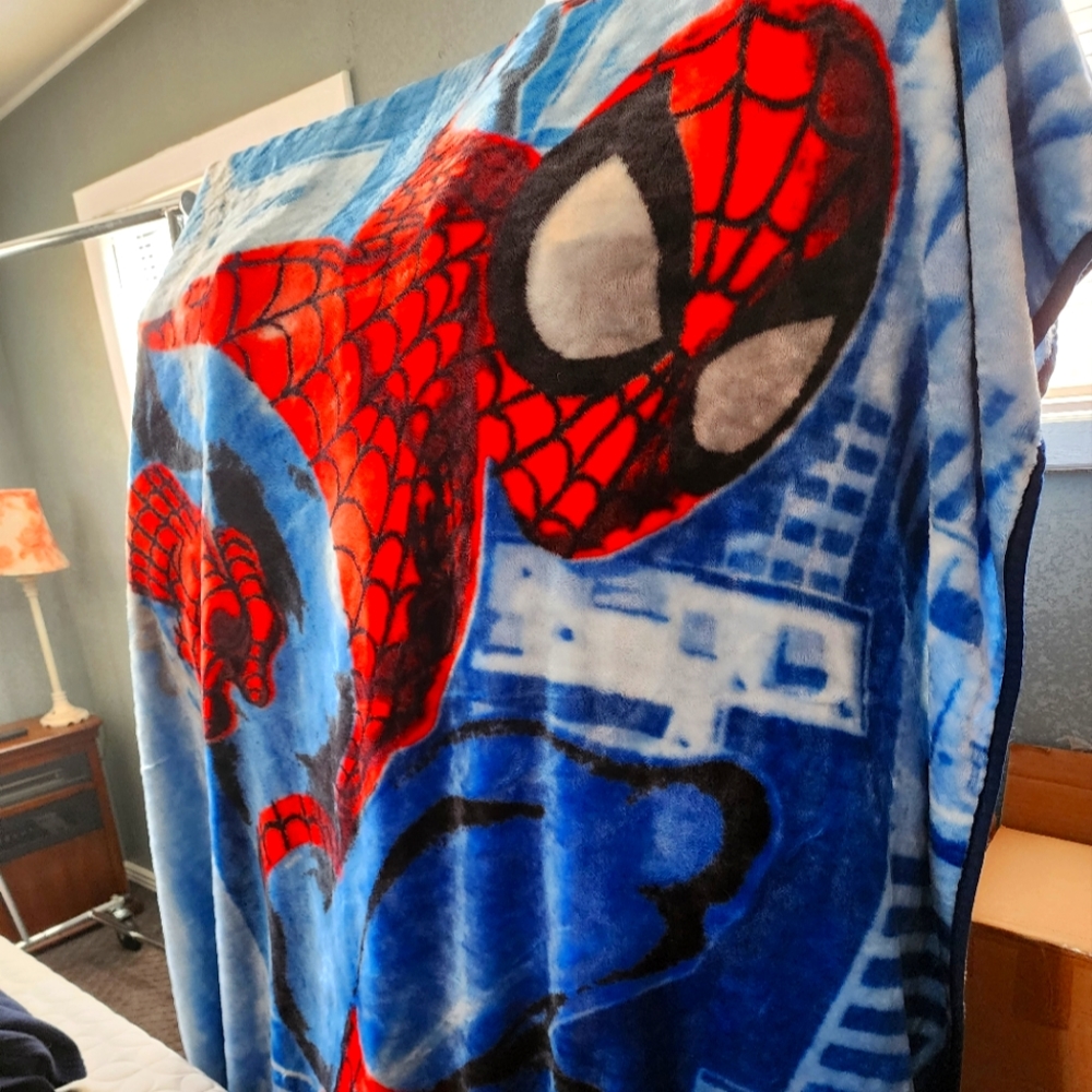 Vintage spiderman Plush bed spread